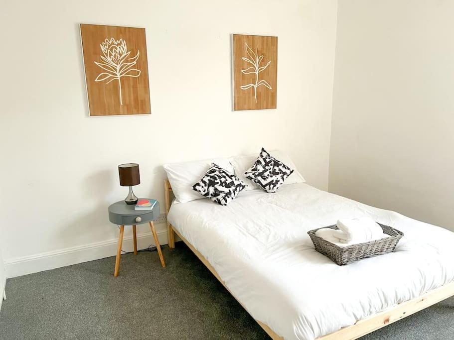 Centre Terrace Town House * Nottingham